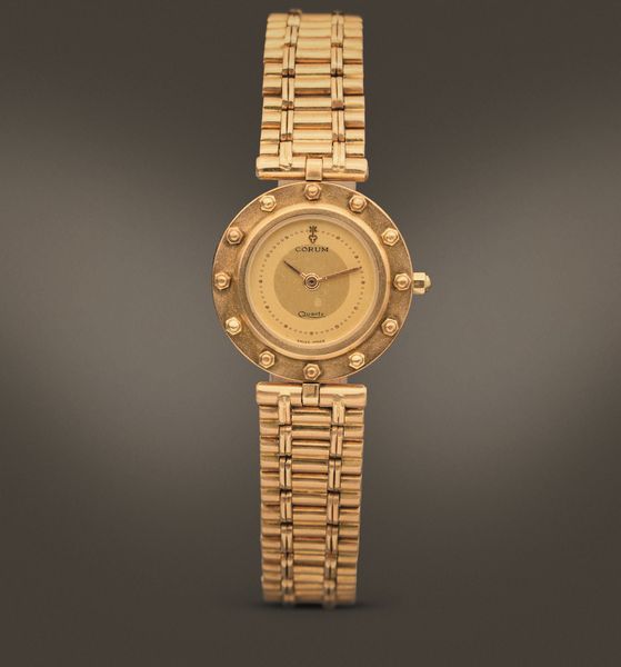 CORUM - Clipper orologio da donna in oro 18k al quarzo con quadrante champagne bitonale  - Asta Orologi da Polso e da Tasca - Associazione Nazionale - Case d'Asta italiane