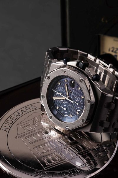 AUDEMARS PIGUET - Offshore ref 25721ST The Beast seriale D in acciaio, quadrante Blue Queen tapisserie con scatola e garanzia<BR>  - Asta Orologi da Polso e da Tasca - Associazione Nazionale - Case d'Asta italiane