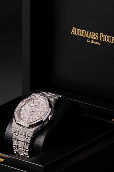 AUDEMARS PIGUET - Royal Oak 15400ST con pav di diamanti incastonati su cassa bracciale e quadrante aftermarket  - Asta Orologi da Polso e da Tasca - Associazione Nazionale - Case d'Asta italiane