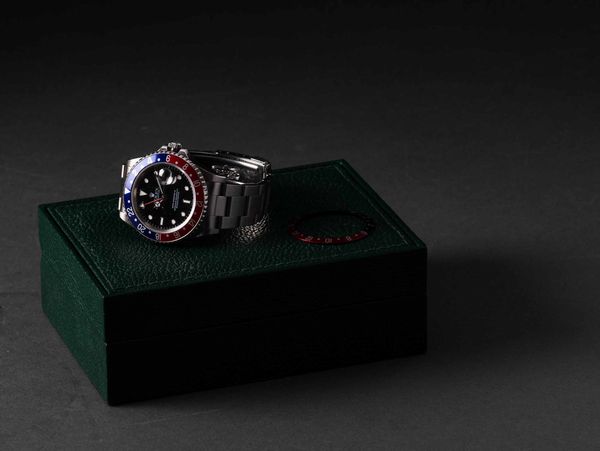 ROLEX - GMT Master II ref 16710 Pepsi in acciaio automatico con datario e doppio fuso orario,ghiera girevole bicolore e bracciale Oyster e ghiera di ricambio Coke  - Asta Orologi da Polso e da Tasca - Associazione Nazionale - Case d'Asta italiane