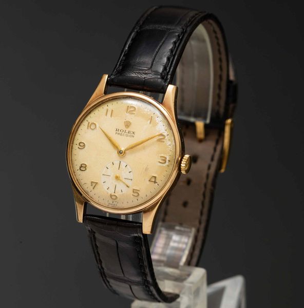 ROLEX - Precision in oro giallo 18k, carica manuale con piccoli secondi, quadrante Argent patinato con numeri Arabi applicati. Dedicata incisa sul fondello che celebra i 25 anni di attivit lavorativa.  - Asta Orologi da Polso e da Tasca - Associazione Nazionale - Case d'Asta italiane