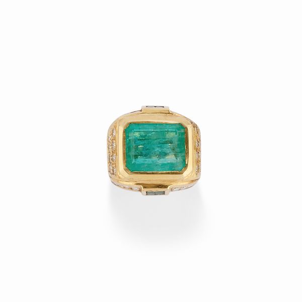 Anello in oro giallo 18K, smeraldo e diamanti  - Asta Argenti - Associazione Nazionale - Case d'Asta italiane