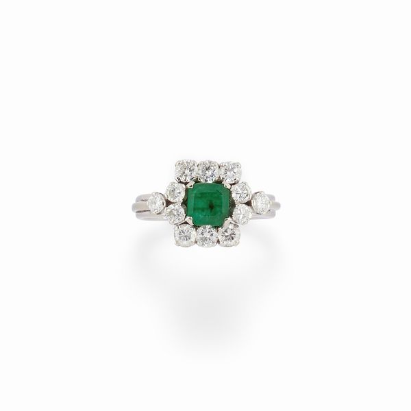 Anello in oro bianco 18K, smeraldo e diamanti  - Asta Argenti - Associazione Nazionale - Case d'Asta italiane