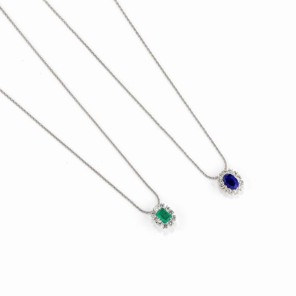 Due collane in oro bianco 18K, diamanti, smeraldo e zaffiro  - Asta Argenti - Associazione Nazionale - Case d'Asta italiane