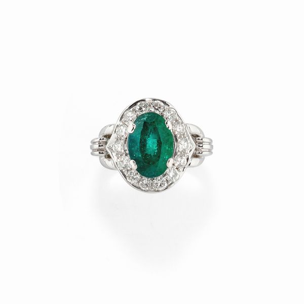 Anello in oro bianco 18K con smeraldo e diamanti  - Asta Argenti - Associazione Nazionale - Case d'Asta italiane