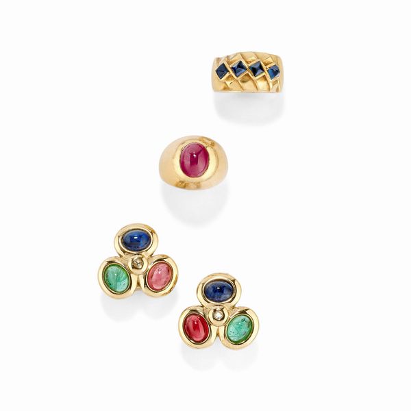 Due anelli e coppia di orecchini in oro giallo 18K e pietre di colore  - Asta Argenti - Associazione Nazionale - Case d'Asta italiane
