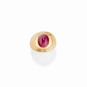 Due anelli e coppia di orecchini in oro giallo 18K e pietre di colore  - Asta Argenti - Associazione Nazionale - Case d'Asta italiane