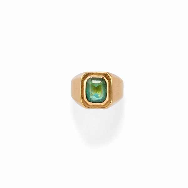 Anello in oro giallo 18k e pietra verde  - Asta Gioielli - Associazione Nazionale - Case d'Asta italiane