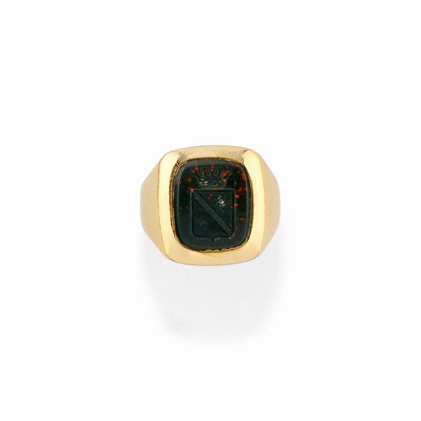 Anello in oro giallo 18k e diaspro verde  - Asta Gioielli - Associazione Nazionale - Case d'Asta italiane