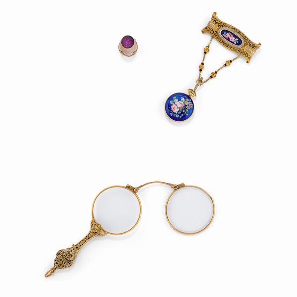 Lorgnette, ditale e monachina in oro 18K e 9K, smalti e pietre  - Asta Gioielli - Associazione Nazionale - Case d'Asta italiane