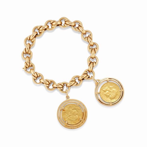 Bracciale charms in oro giallo 18k e due monete  - Asta Gioielli - Associazione Nazionale - Case d'Asta italiane