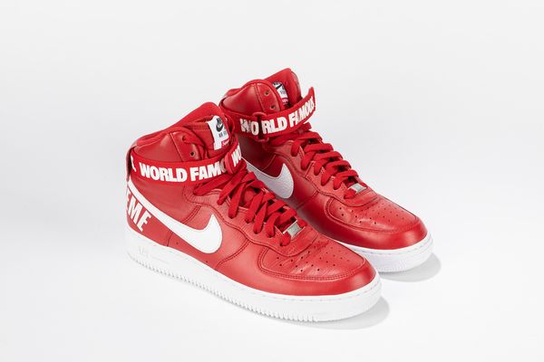 ,NIKE : Air Force 1 High Supreme World Famous Red - Taglia US 9.5 EUR 43  - Asta Sneakerhead: la prima asta di sneakers in Italia - Associazione Nazionale - Case d'Asta italiane