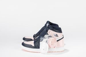 ,NIKE : Jordan 1 Retro High OG Atmosphere (W) - Taglia US 7.5 (W) EUR 38.5  - Asta Sneakerhead: la prima asta di sneakers in Italia - Associazione Nazionale - Case d'Asta italiane