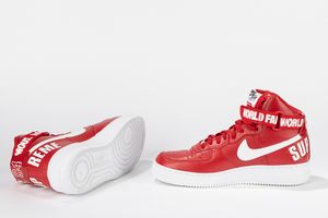 ,NIKE : Air Force 1 High Supreme World Famous Red - Taglia US 9.5 EUR 43  - Asta Sneakerhead: la prima asta di sneakers in Italia - Associazione Nazionale - Case d'Asta italiane