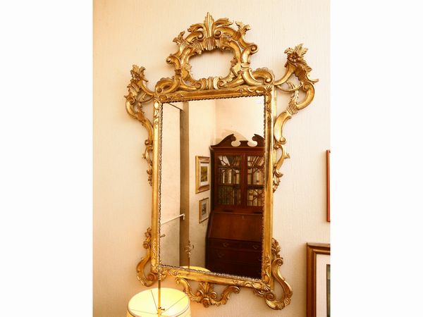 Specchiera con cornice in legno intagliato e dorato a mecca  - Asta House Sale: Un'elegante casa fiorentina - Associazione Nazionale - Case d'Asta italiane