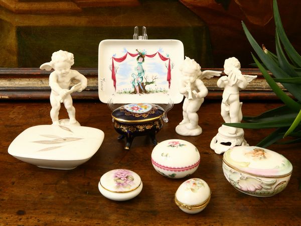 Lotto di curiosit in porcellana e ceramica  - Asta House Sale: Un'elegante casa fiorentina - Associazione Nazionale - Case d'Asta italiane