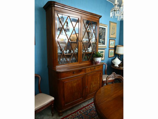 Credenza a due corpi in noce, piuma di noce e ciliegio  - Asta House Sale: Un'elegante casa fiorentina - Associazione Nazionale - Case d'Asta italiane