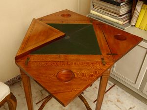 Tavolino da gioco a fazzoletto impialacciato in satinwood ed altre essenze  - Asta House Sale: Un'elegante casa fiorentina - Associazione Nazionale - Case d'Asta italiane