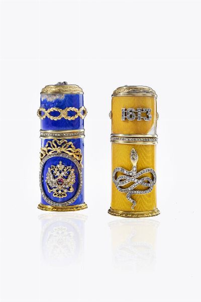 REPLICA DI FABERGE' : Lotto di due portaoggetti in argento dorato  recanti punzoni Faberg  88 Zolotnik  argentiere Andersen Johan. Decorati con smalto blu e giallo (difetti e mancanze). Diamanti taglio vecchio e 8/8 a decoro per totali ct 1 50 ca e 0 80 ca  - Asta Asta 205 Gioielli - Associazione Nazionale - Case d'Asta italiane