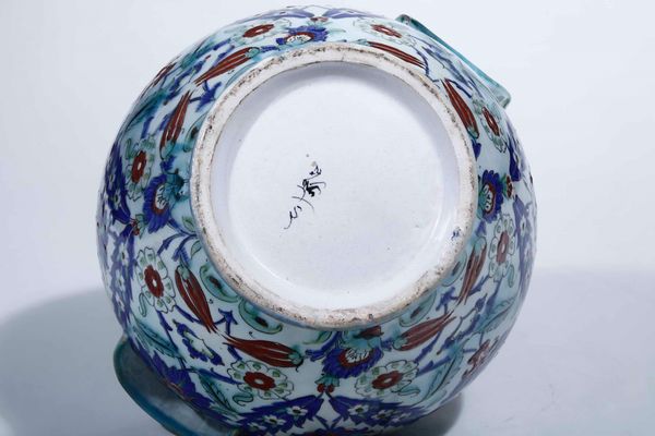 Vaso biansato con decoro a fiori e ghirlande di foglie Firenze, Manifattura Cantagalli, 1883 circa  - Asta Maioliche e Porcellane - Associazione Nazionale - Case d'Asta italiane