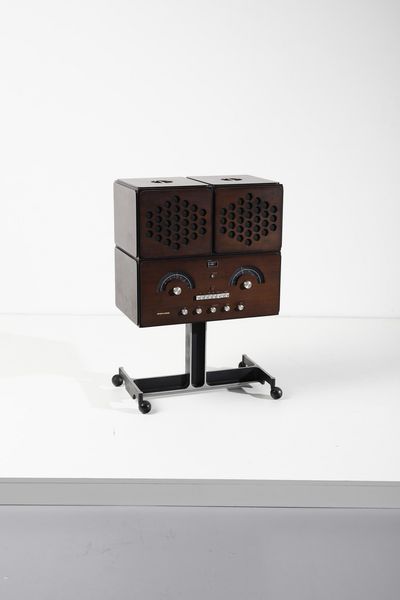 CASTIGLIONI ACHILLE (1918 -2002) & PIERGIACOMO (1913 - 1968) : Radio stereo giradischi RR126  per Brionvega  - Asta Asta 364 | DESIGN E ARTI DECORATIVE DEL NOVECENTO - DESIGN (Online) Online - Associazione Nazionale - Case d'Asta italiane