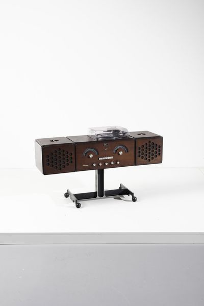 CASTIGLIONI ACHILLE (1918 -2002) & PIERGIACOMO (1913 - 1968) : Radio stereo giradischi RR126  per Brionvega  - Asta Asta 364 | DESIGN E ARTI DECORATIVE DEL NOVECENTO - DESIGN (Online) Online - Associazione Nazionale - Case d'Asta italiane