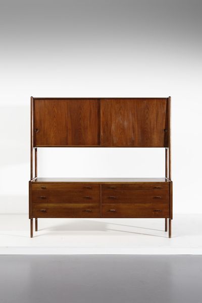 WEGNER HANS JORGEN (1914 - 2007) : Mobile con alzata da soggiorno RY24 per RY Mobbler  - Asta Asta 364 | DESIGN E ARTI DECORATIVE DEL NOVECENTO - DESIGN (Online) Online - Associazione Nazionale - Case d'Asta italiane