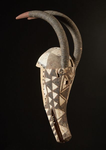 Bobo - Burkina Faso : Maschera antilope Nyanga.Legno duro a patina naturale, pigmenti.Piccoli difetti un restauro e  segni d'uso.  - Asta Asta 365 | ARTE AFRICANA, OCEANICA E DELLE AMERICHE - ARTE AFRICANA Tradizionale - Associazione Nazionale - Case d'Asta italiane