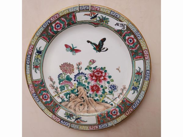 Quattro piatti decorativi in porcellana  - Asta House Sale: La casa fiorentina di un collezionista - Associazione Nazionale - Case d'Asta italiane