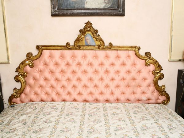 Testiera per letto matrimoniale in legno intagliato e dorato  - Asta House Sale: La casa fiorentina di un collezionista - Associazione Nazionale - Case d'Asta italiane