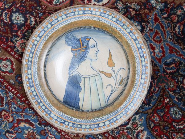 Piatto in maiolica, Alto Lazio fine del XV secolo  - Asta House Sale: La casa fiorentina di un collezionista - Associazione Nazionale - Case d'Asta italiane