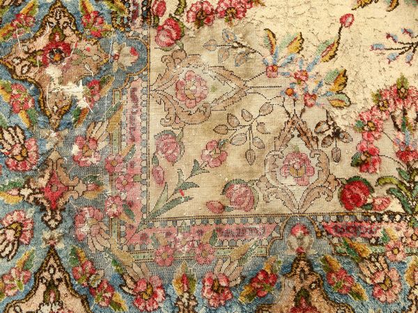Grande tappeto persiano di vecchia manifattura  - Asta House Sale: La casa fiorentina di un collezionista - Associazione Nazionale - Case d'Asta italiane