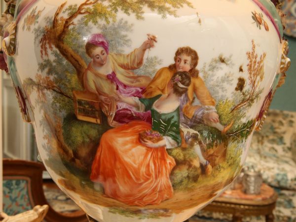 Grande vaso in porcellana policroma  - Asta House Sale: La casa fiorentina di un collezionista - Associazione Nazionale - Case d'Asta italiane