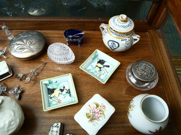 Due piccoli contenitori in porcellana Herms  - Asta House Sale: La casa fiorentina di un collezionista - Associazione Nazionale - Case d'Asta italiane