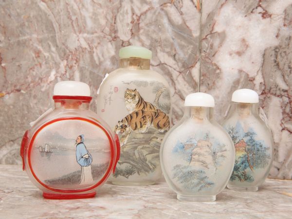 Quattro piccole snuff-bottles in vetro  - Asta House Sale: La casa fiorentina di un collezionista - Associazione Nazionale - Case d'Asta italiane