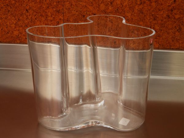 Vaso in vetro trasparente, Alvar Aalto per Iittala  - Asta House Sale: La casa fiorentina di un collezionista - Associazione Nazionale - Case d'Asta italiane