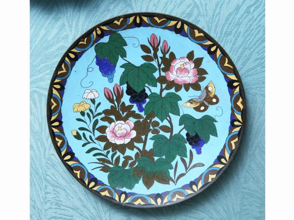 Piatto in metallo cloisonn  - Asta House Sale: La casa fiorentina di un collezionista - Associazione Nazionale - Case d'Asta italiane