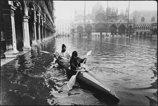 ,Dino Fracchia : Acqua alta a Venezia  - Asta Fotografia: Under 1K - Associazione Nazionale - Case d'Asta italiane