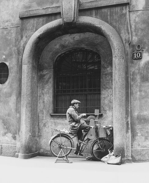 ,Virgilio Carnisio : Milano, Via Luini  - Asta Fotografia: Under 1K - Associazione Nazionale - Case d'Asta italiane