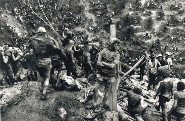 Sebastiao Salgado : Serra Pelada  - Asta Arte Moderna e Contemporanea e Fotografia - Associazione Nazionale - Case d'Asta italiane