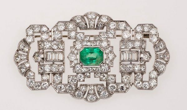 Montano. Spilla con smeraldo e diamanti  - Asta Fine Jewels - Associazione Nazionale - Case d'Asta italiane