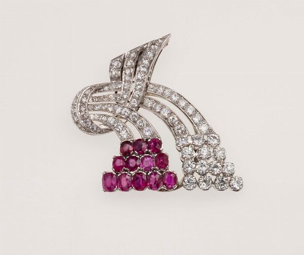 Clip con rubini Burma e diamanti di vecchio taglio  - Asta Fine Jewels - Associazione Nazionale - Case d'Asta italiane