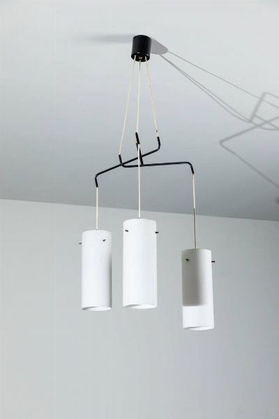 STILUX : Lampadario con struttura in metallo verniciato  tre diffusori cilindrici in vetro opalino. Anni '50  - Asta Design - Associazione Nazionale - Case d'Asta italiane