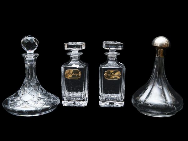 Quattro bottiglie da liquore in cristallo  - Asta L'Arte di Arredare - Associazione Nazionale - Case d'Asta italiane