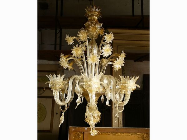 Lampadario in vetro soffiato di Murano con inclusioni dorate  - Asta L'Arte di Arredare - Associazione Nazionale - Case d'Asta italiane