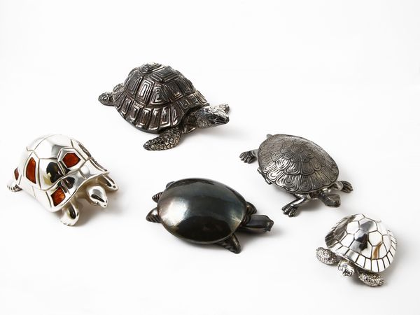 Collezione di tartaruge in metallo argentato  - Asta L'Arte di Arredare - Associazione Nazionale - Case d'Asta italiane