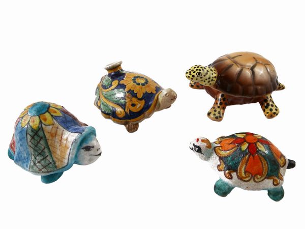 Collezione di tartarughe in ceramica Vietri, Caltagirone, Coronetti  - Asta L'Arte di Arredare - Associazione Nazionale - Case d'Asta italiane