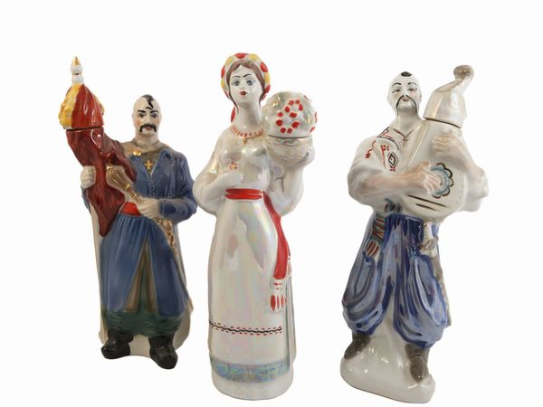 Cinque bottiglie da liquore in porcellana Ucraina  - Asta L'Arte di Arredare - Associazione Nazionale - Case d'Asta italiane