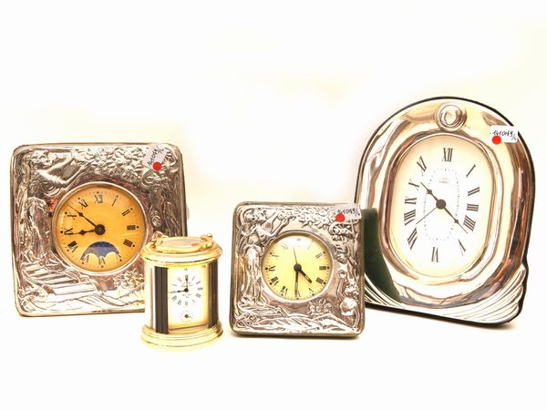Tre orologi da tavolo in argento  - Asta L'Arte di Arredare - Associazione Nazionale - Case d'Asta italiane