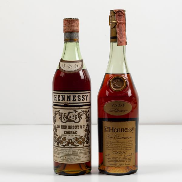 Hennessy, Cognac Tre Stelle<BR>Hennessy, Fine Champagne Cognac V.S.O.P.  - Asta Spirito del tempo  - Associazione Nazionale - Case d'Asta italiane